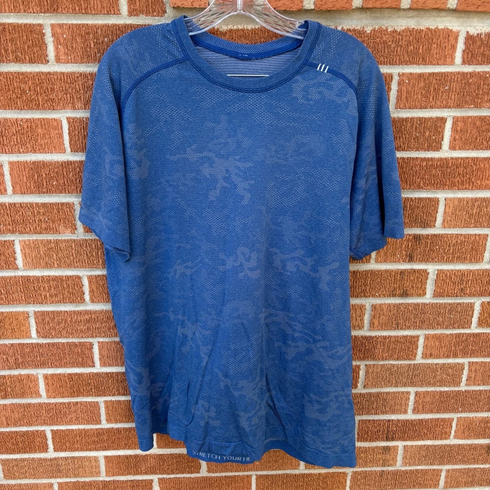 Lululemon Shirt Mens XL Blue Camo Seamless Athletic Training Stretch Workout Tee